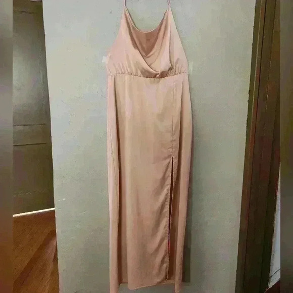 Lulus It's Fate Pale Orange Satin Sleeveless Halter Maxi Dress size M - Picture 2 of 6
